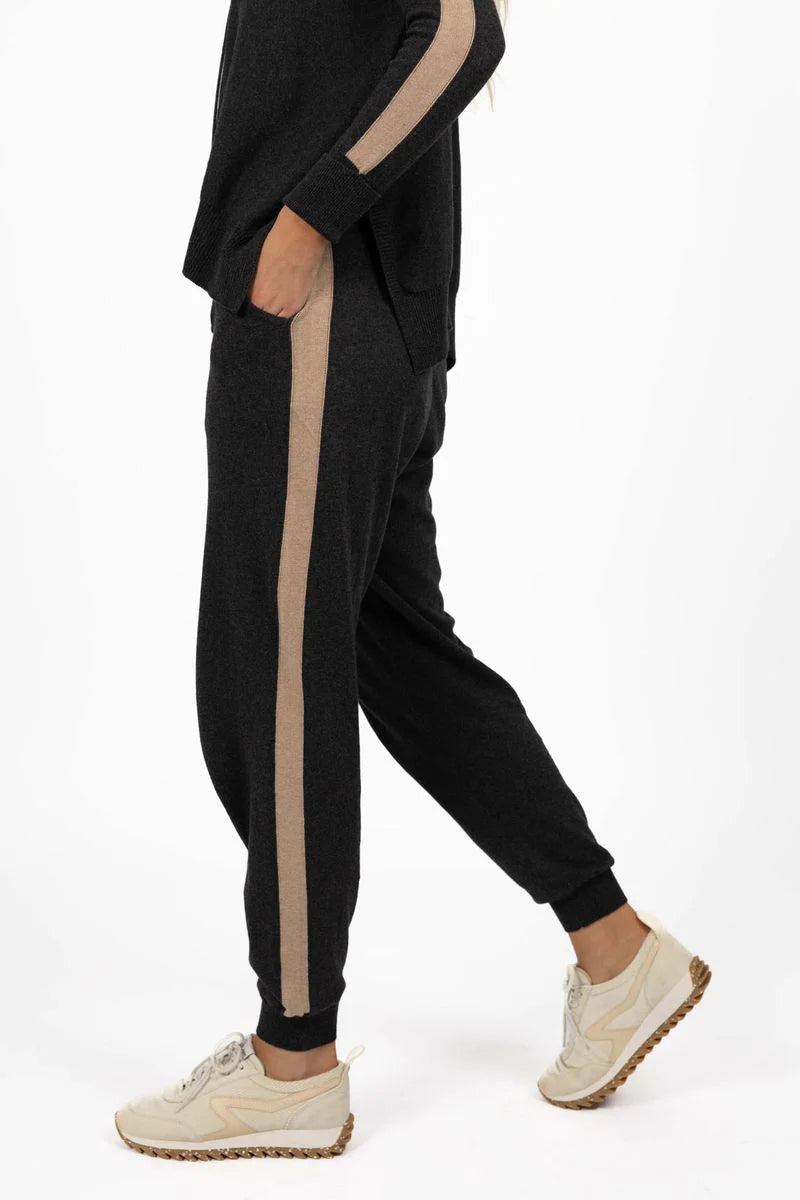 Contrast Merci Pant - Charcoal / Latte (HW26317)