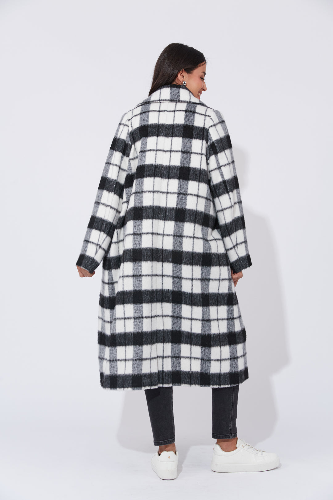 Ideal for everything from city strolls to upscale events, the Daytona Coat brings a touch of refined winter fashion to your wardrobe. Available from www.thecollectivenz.com