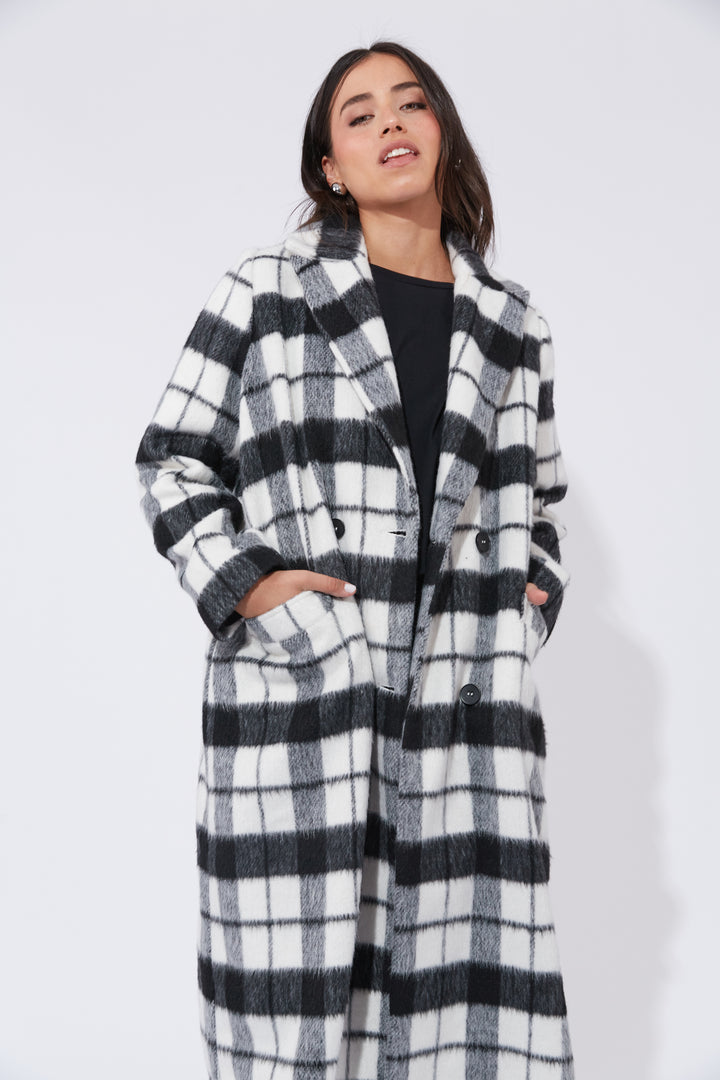 Ideal for everything from city strolls to upscale events, the Daytona Coat brings a touch of refined winter fashion to your wardrobe. Available from www.thecollectivenz.com