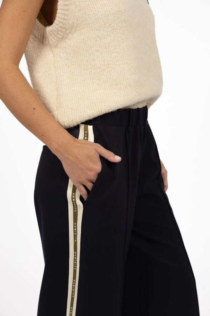 Roca Pant - Navy (HW26100)