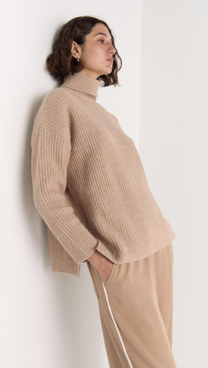 Effortless tailoring, made for modern days. The Bromley Pants offer a relaxed yet refined fit with soft structure and a flattering wide-leg silhouette. Available from www.thecollectivenz.com