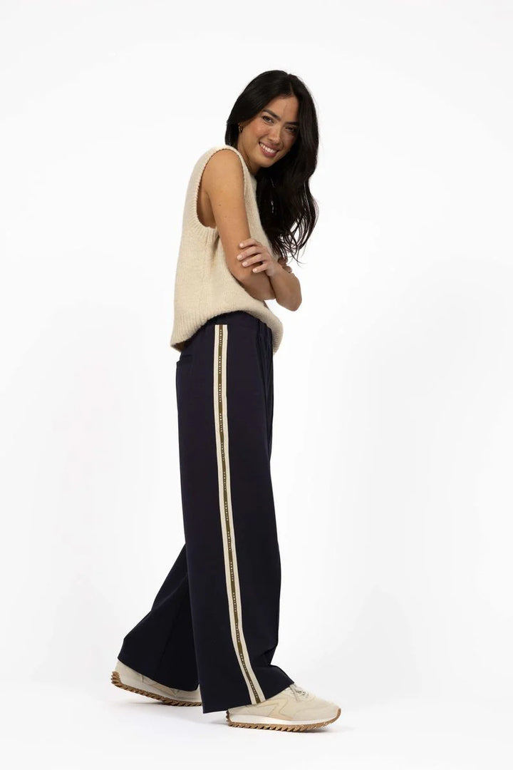 Roca Pant - Navy (HW26100)