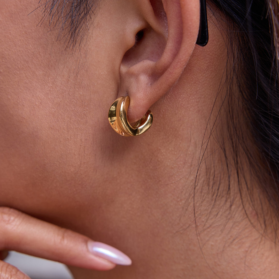 Sculpted Gold Hoops | Chaos & Company