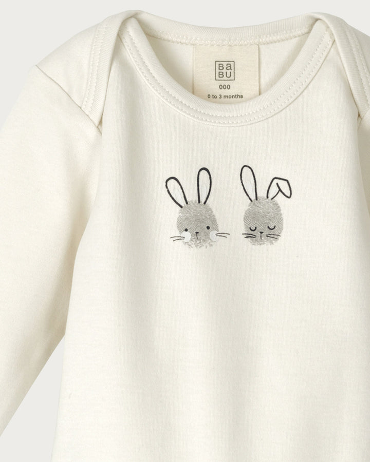 Organic Cotton Long Sleeve Bodysuit is a must-have for your baby's wardrobe. Made from super-soft organic cotton that's gentle on delicate skin, it’s perfect for sleeping and everyday wear, available from www.thecollectivenz.com
