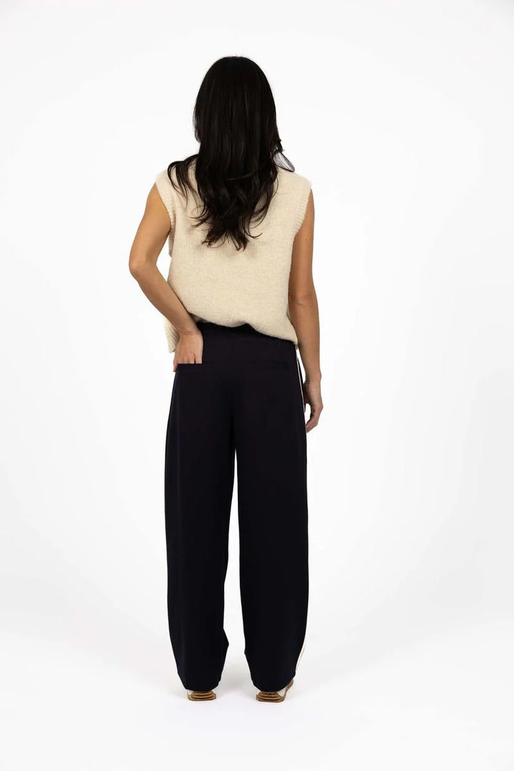 Roca Pant - Navy (HW26100)