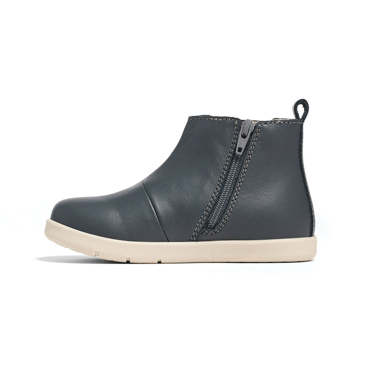 Pretty Brave provide flexible, comfortable footwear designed to meet the needs of active kids on the go. Shoes & boots for Babies & Children 0-8 years. Available from www.thecollectivenz.com