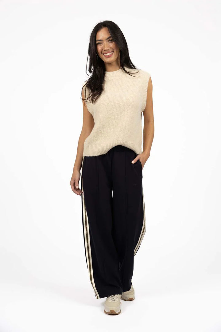 Roca Pant - Navy (HW26100)