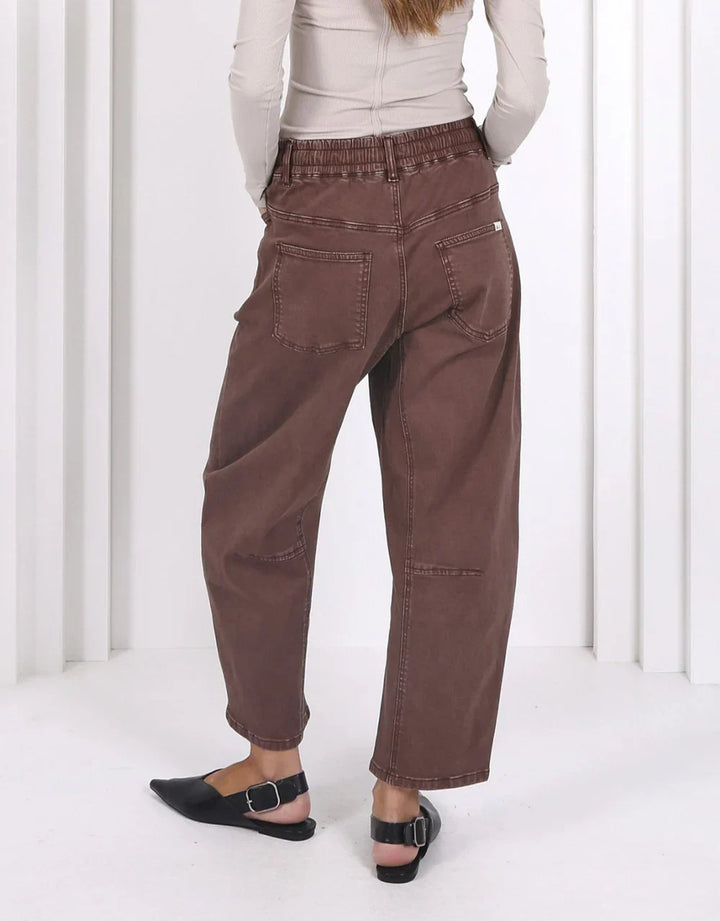 Leo Barrel Jeans - Chocolate