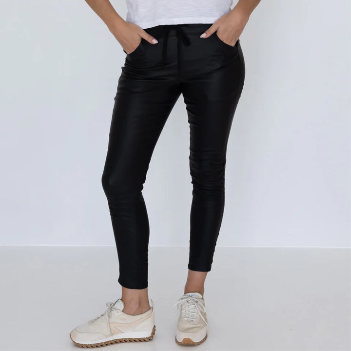 Status Pant - Black (HW25124)
