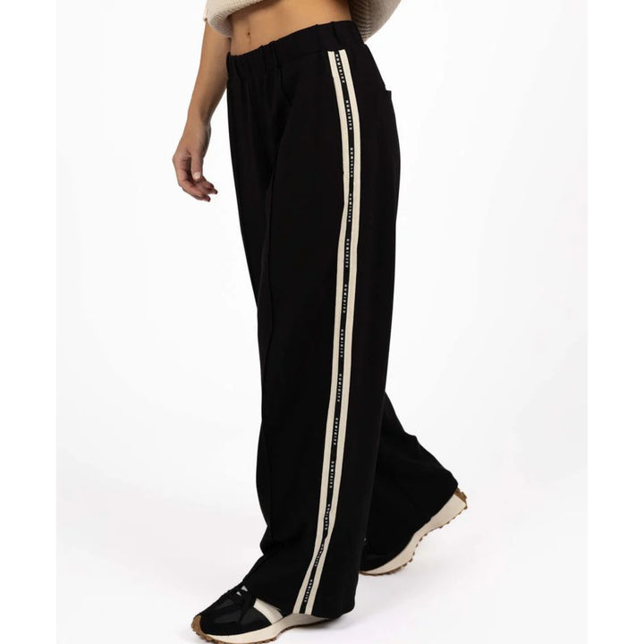 Roca Pant - Black (HW26100)